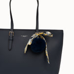 Sac cabas Cléo bleu marine détail du foulard noué