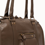Sac à main Ariana taupe détail de la poche zippée avant