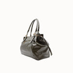 Sac à main Iria kaki vue de biais sur fond blanc