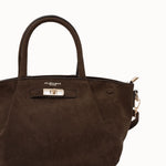 Sac à main Milae chocolat vue de face sur fond blanc, plan large