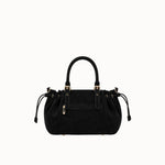 Sac à main Arles noir vue de face sur fond blanc, plan large