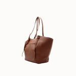 Sac cabas Alexa camel vue de trois-quarts sur fond blanc