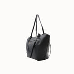 Sac cabas Alexa noir vue de trois-quarts sur fond uni
