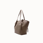 Sac cabas Alexa taupe vue de trois-quarts sur fond blanc