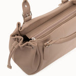 Sac cabas Elios beige détail de la fermeture zippée et du lacet coulissant