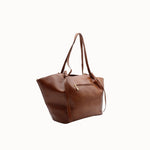 Sac cabas Solène camel vue de trois-quarts sur fond blanc