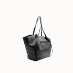 Sac cabas Solène noir vue de trois-quarts sur fond blanc