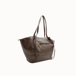 Sac cabas Solène taupe vue de trois-quarts sur fond blanc