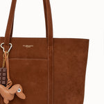 Sac cabas Solis camel détail de la breloque et de l'anse