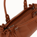 Sac cabas Elios camel détail de la fermeture zippée et du lacet coulissant