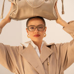 Sac cabas Elios champagne tenu au-dessus de la tête