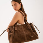 Sac cabas Garance chocolat porté à l'épaule, vue de dos