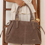 Sac cabas Garance taupe porté à la main, vue de face