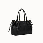 Sac à main Iria noir vue de trois-quarts sur fond blanc