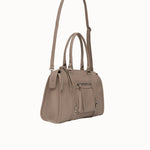 Sac à main Noema beige vue de trois-quarts avec la bandoulière